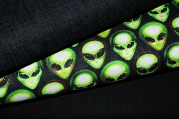 Designerbaumwollstoff Aliens  (10 cm)